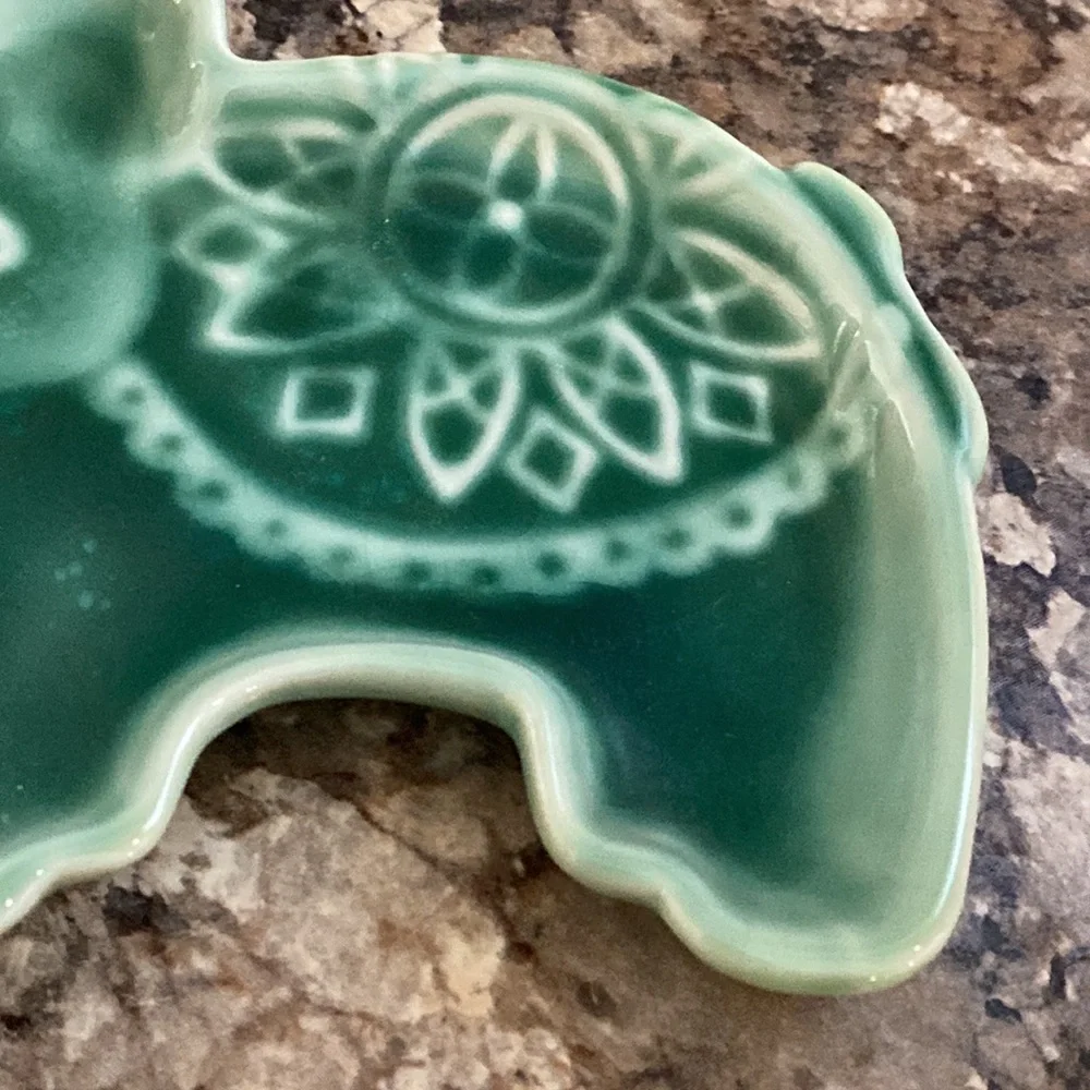 Vintage Pier 1 Style Green Elephant Trinket Dish Jewelry Tray 6”.